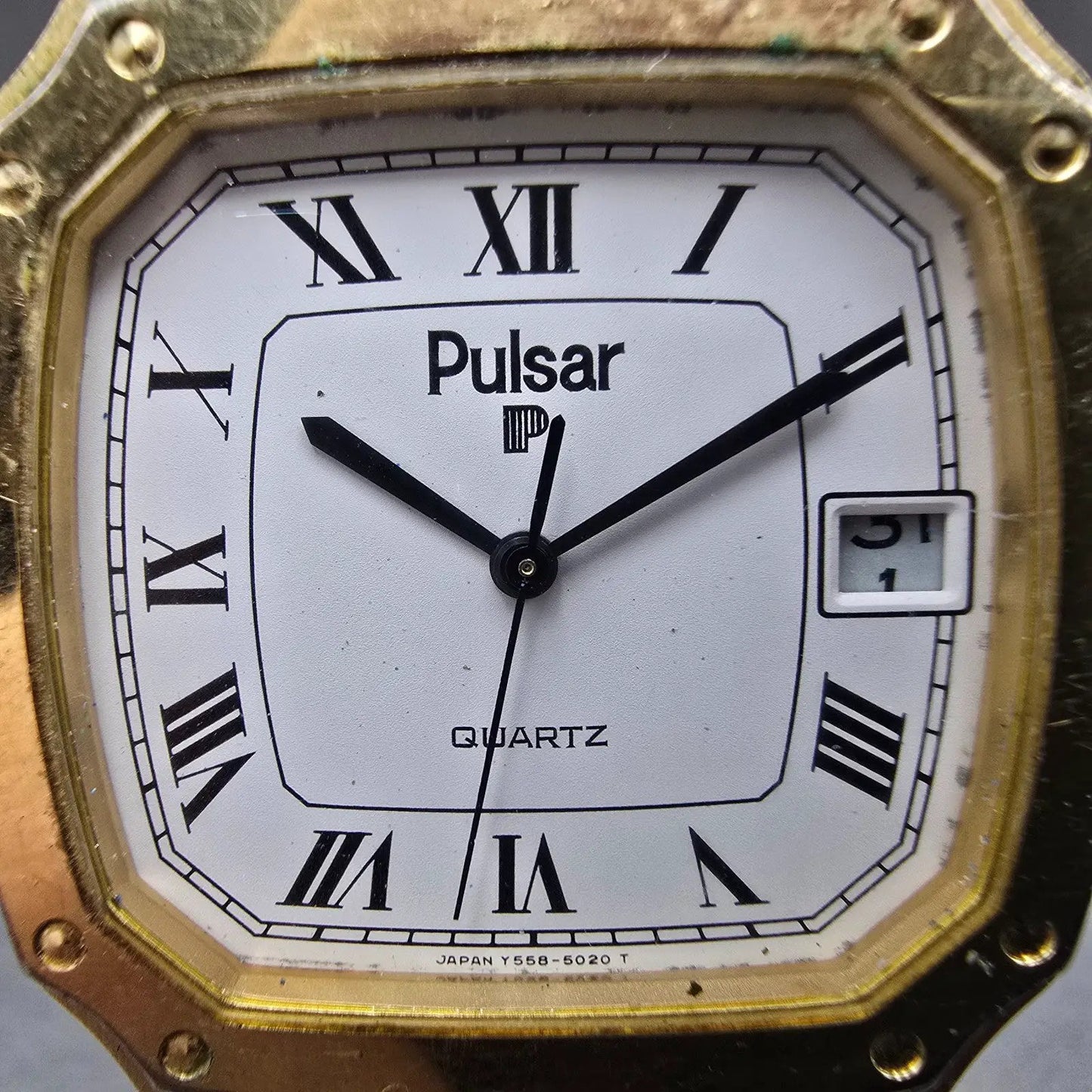 Seiko Pulsar Watch Men 33mm White Dial Gold Tone Date Y558-5019 Octagon PARTS2