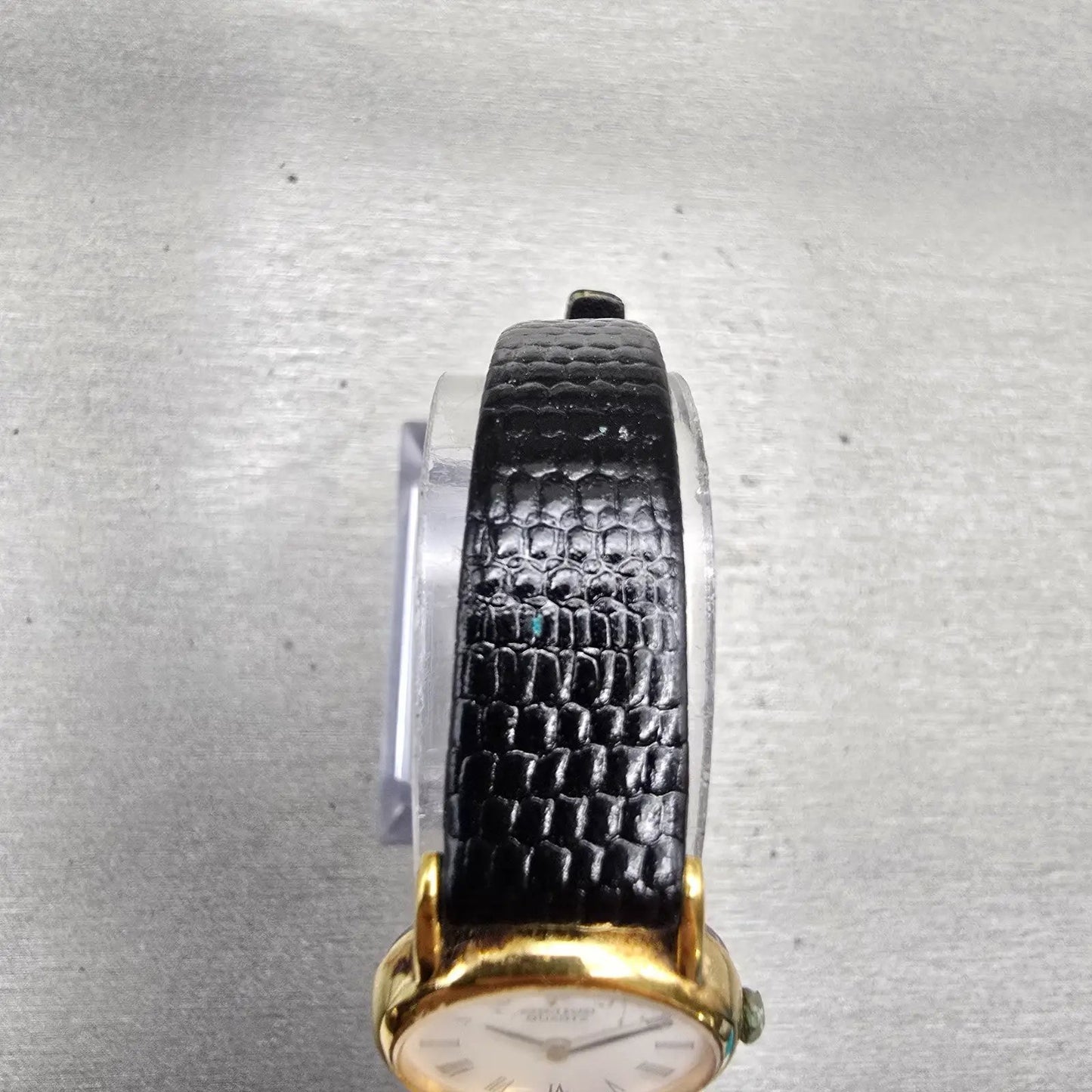 Seiko Watch Women 20mm White Dial Gold Tone Round 2Y00-0A10 New Battery Vintage4