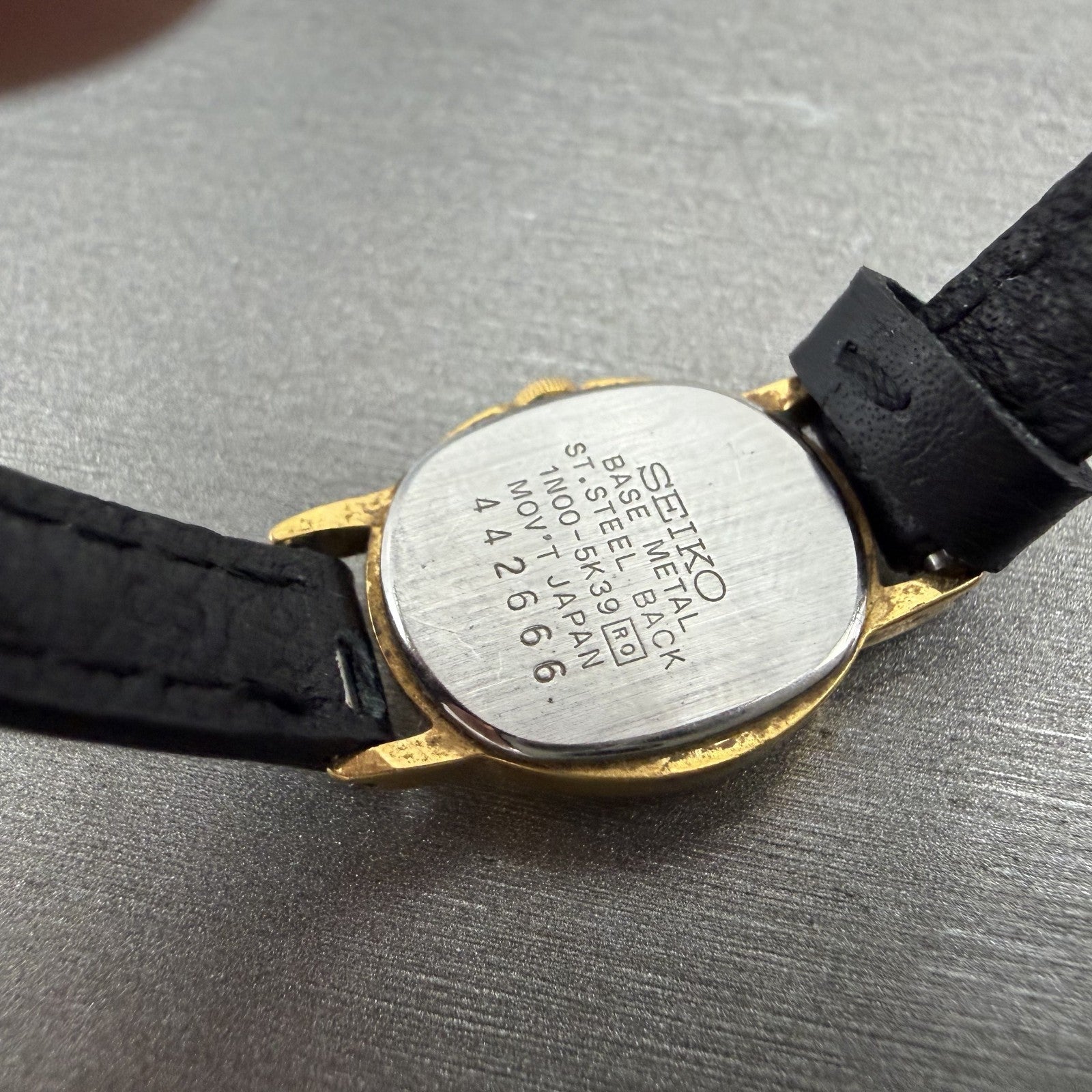 Seiko Watch Women 18mm Champagne Dial Gold Tone Oval VTG 1N00-5K39 New Battery10
