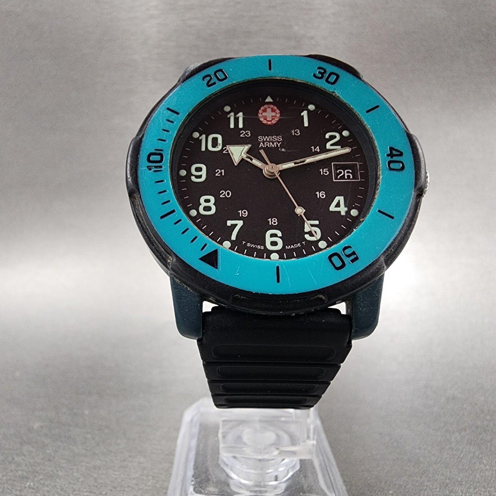 Victorinox Swiss Army Striker Watch Men 40mm Black Dial Blue Tone Date New Batt5