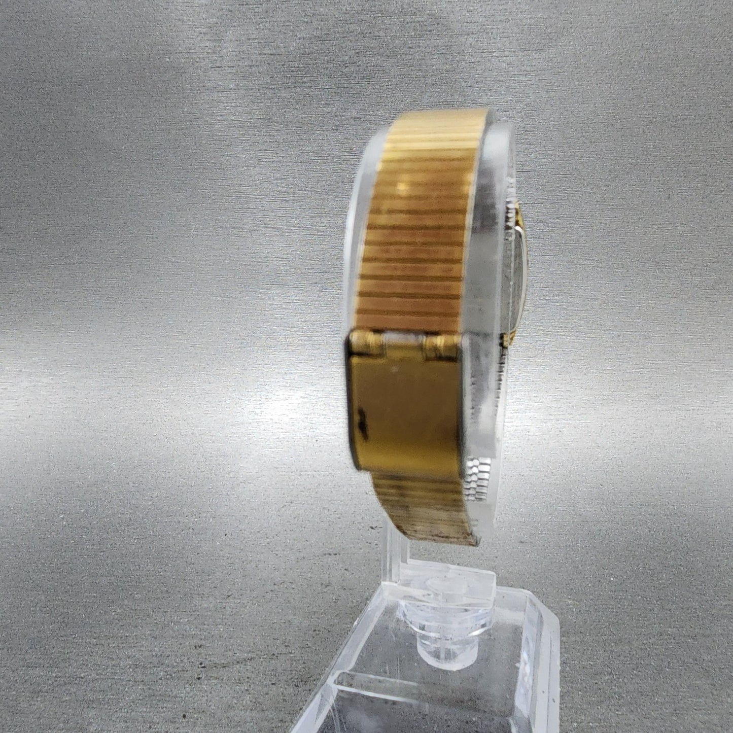 Seiko Watch Women 19mm Red Dial Gold Tone Rectangle 8Y215020 New Batt B127