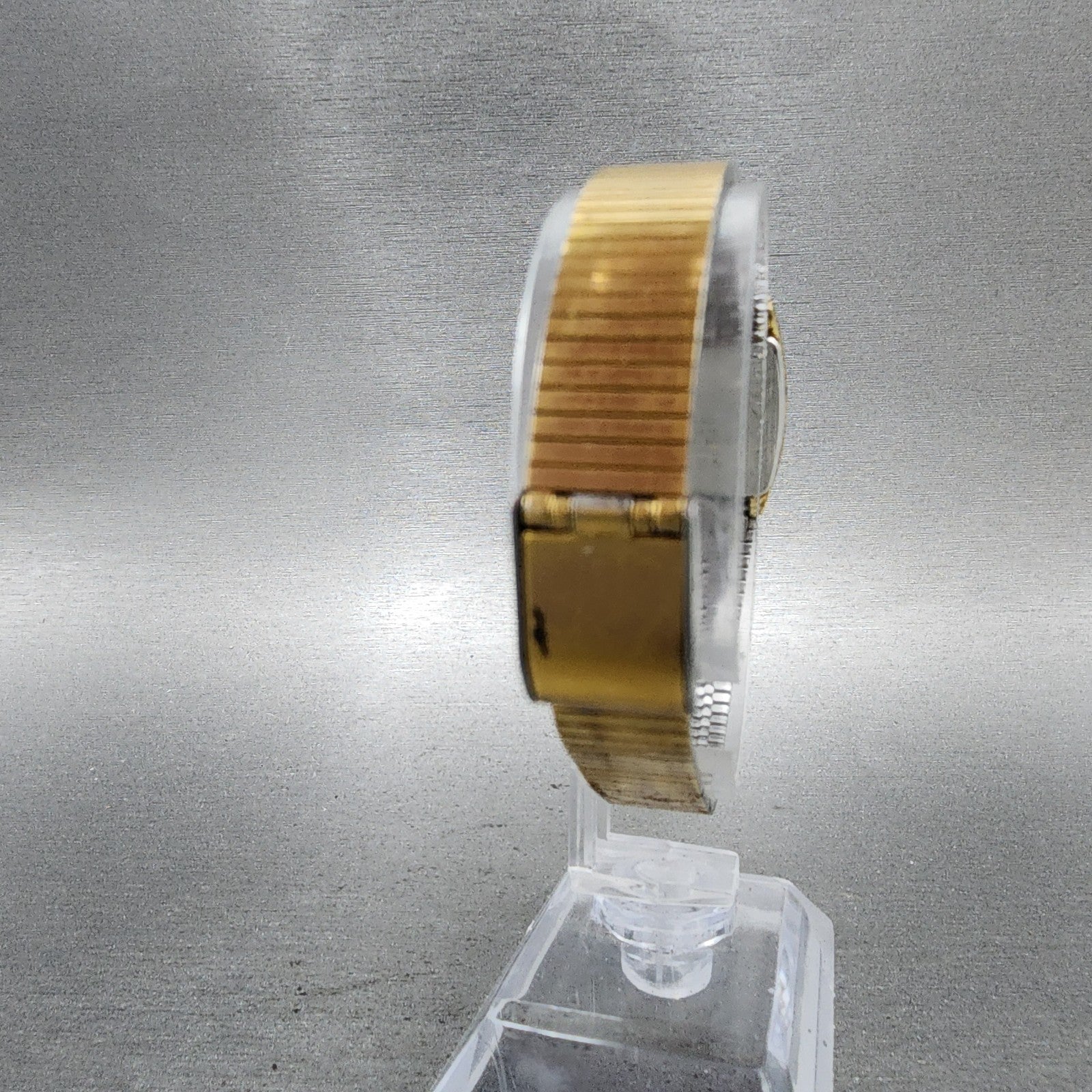 Seiko Watch Women 19mm Red Dial Gold Tone Rectangle 8Y215020 New Batt B127