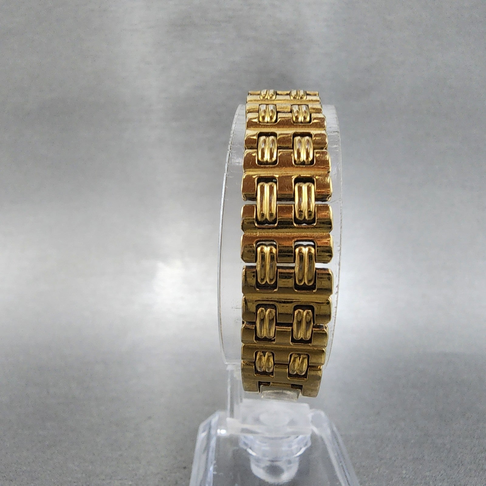 Seiko Tank Watch Women 13mm White Dial Gold Tone 2e206530 New Battery6