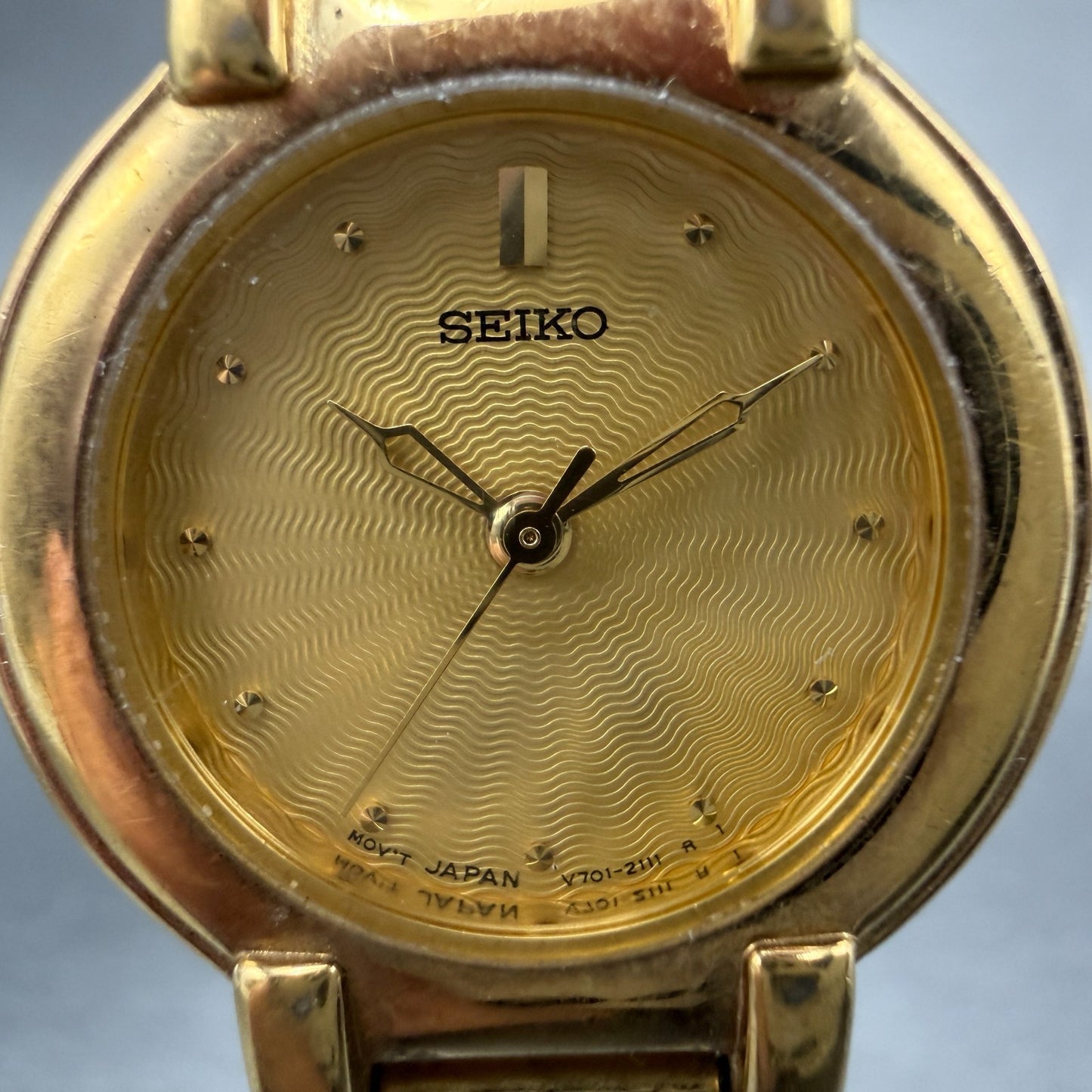 Seiko Watch Women 24mm Champagne Dial Gold Tone Round V701-1781 New Battery VTG1