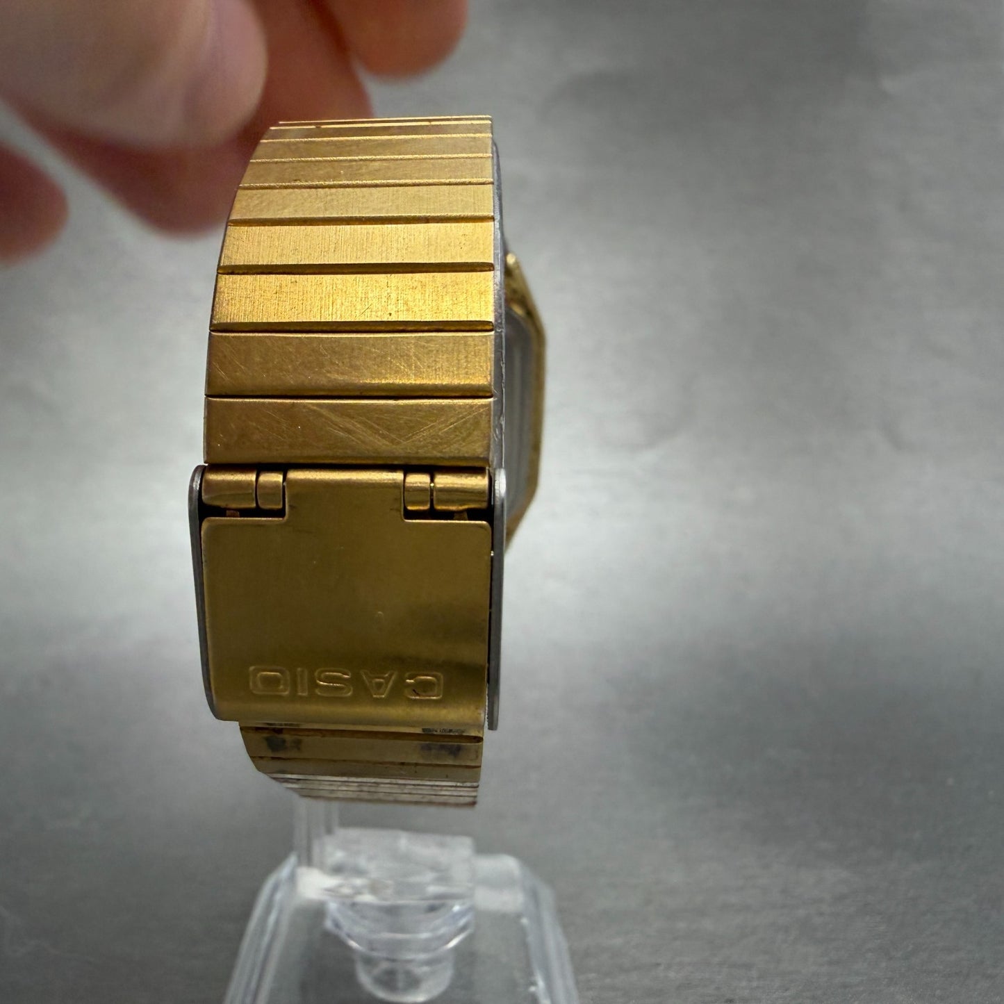 Casio MQ-518 Watch Men 30mm Champagne Dial Gold Tone Rectangle Daydate New BattF7