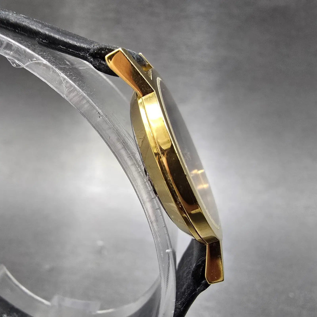 Movado Muesem Watch Women 25mm Black Dial Gold Tone Round 87 A1 832 PARTS4