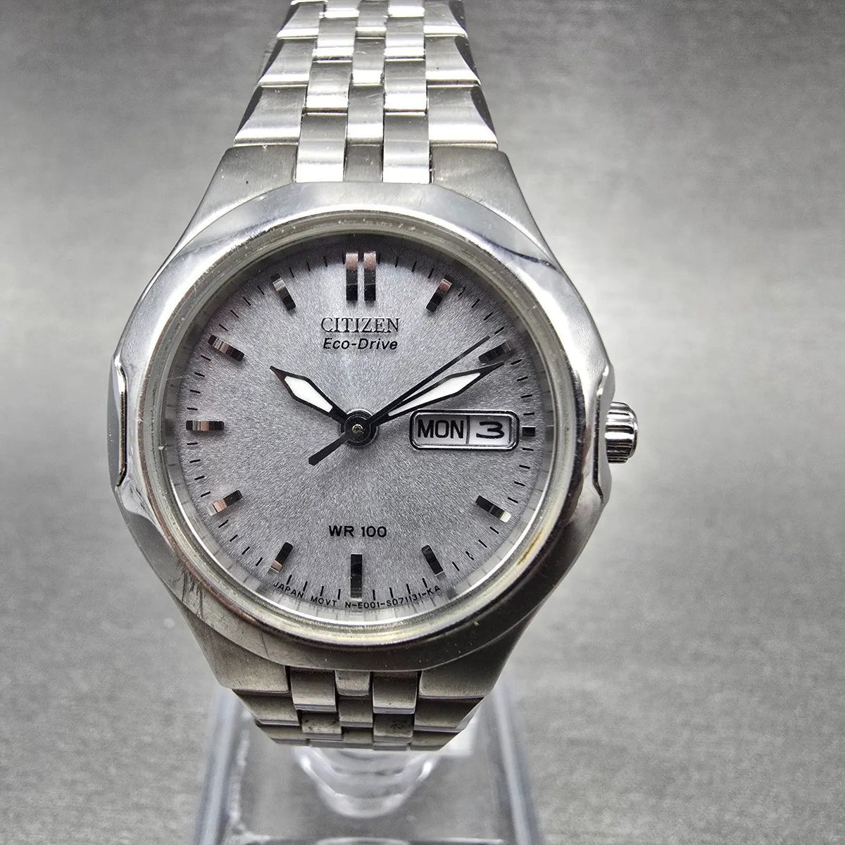 Citizen Eco-Drive Croso Watch Women 27mm Gray Dial Silver Daydate Round Runs JP0