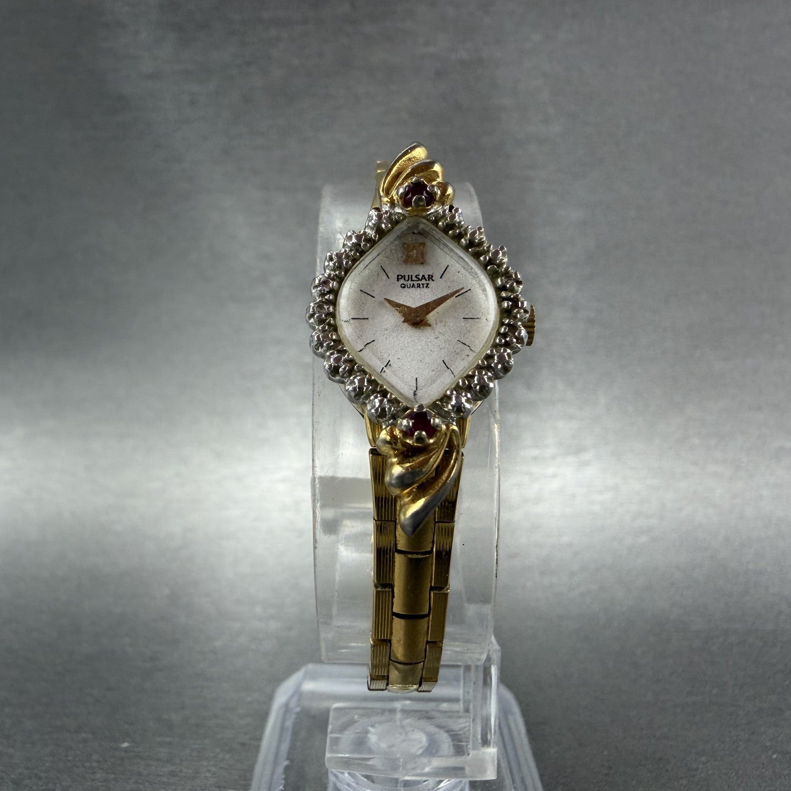 Seiko Pulsar Watch Women 17mm Silver Dial Gold Tone V400L167A New Battery5
