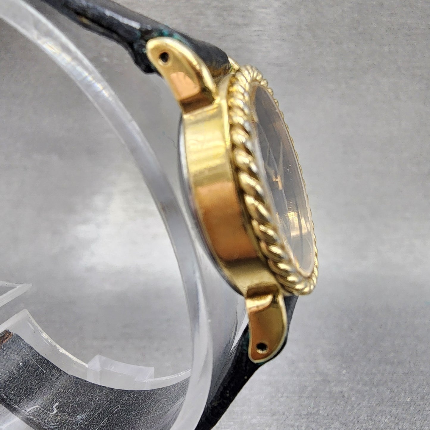 Seiko Watch Women 20mm Black Dial Gold Tone Oval 165199 New Battery4