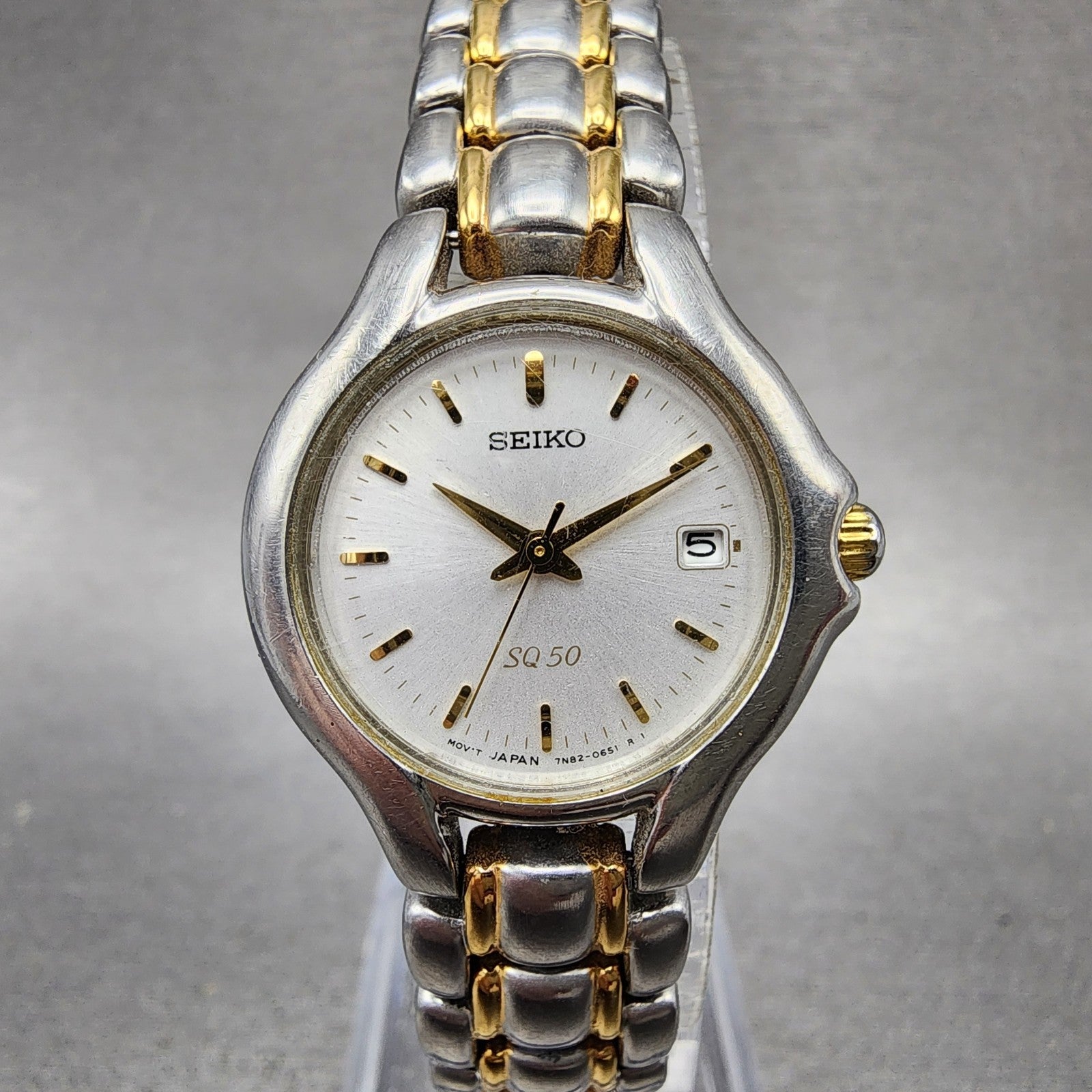 Seiko SQ 50 Watch Women 25mm White Dial Two Tone Date 7n820301 New Battery0
