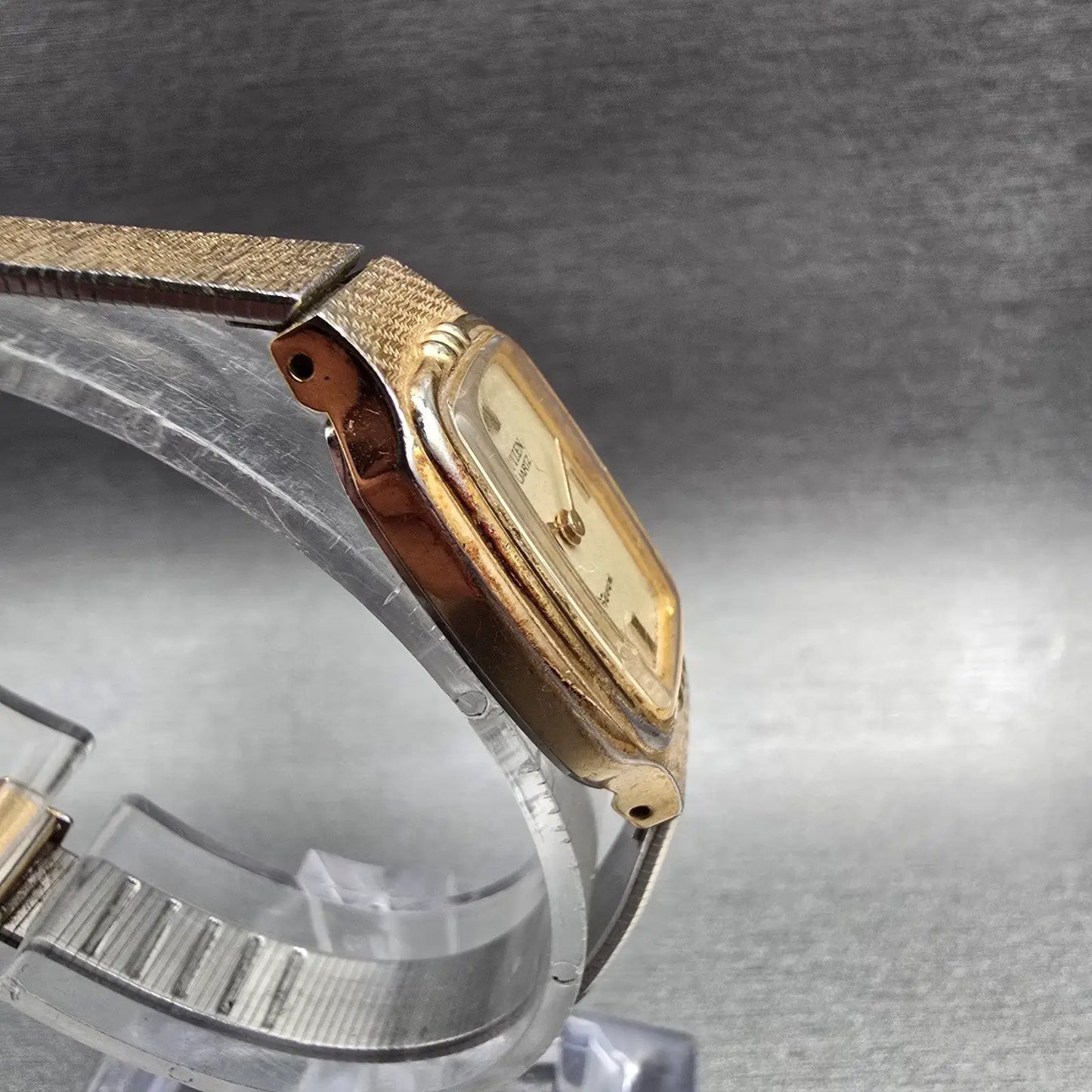 Citizen Watch Women 17mm Champagne Dial Gold Tone Oval 3220-949412 New Battery3
