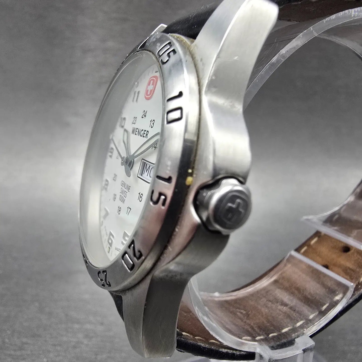 Wenger Dive Watch Men 37mm White Dial Silver Tone Daydate Round New Battery2
