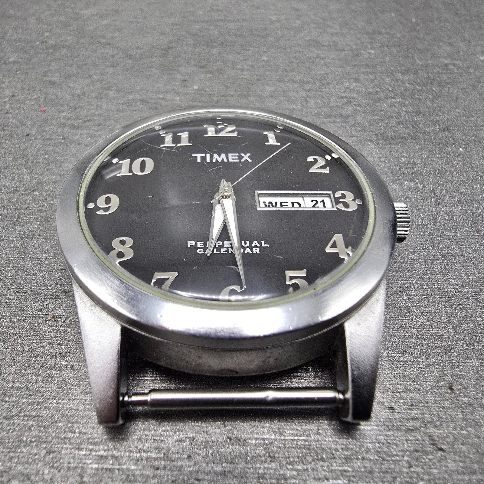 Timex Prepetual Calendar Watch Men 37mm Gray Dial Silver Tone Daydate PARTS3
