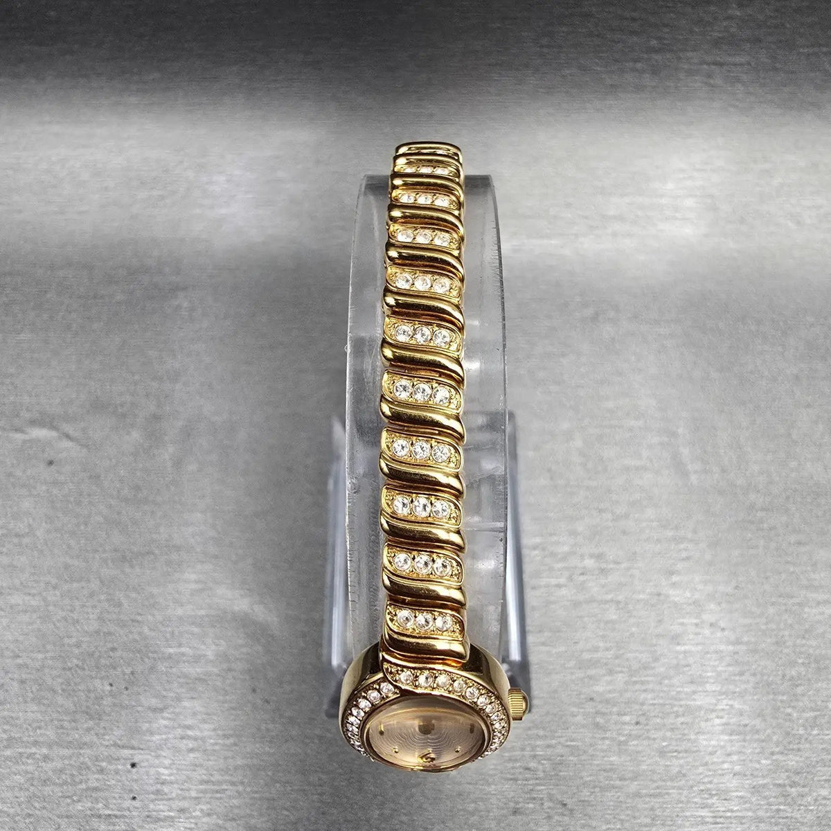 Bulova Watch Women 17mm White Dial Gold Tone Oval Gemmed 97V23 New Battery4