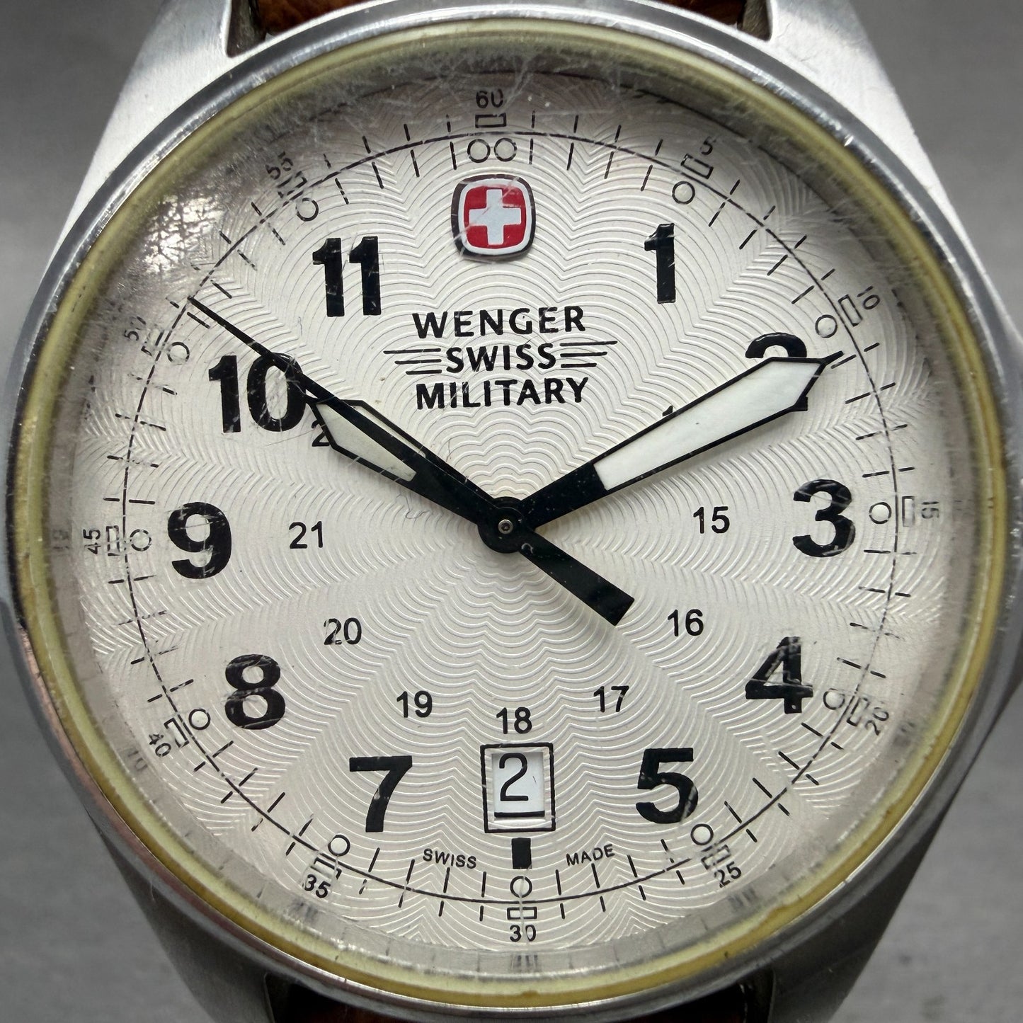 Wenger Swiss Military Watch Men 40mm White Dial Steel Date Round 79201 New Batt1