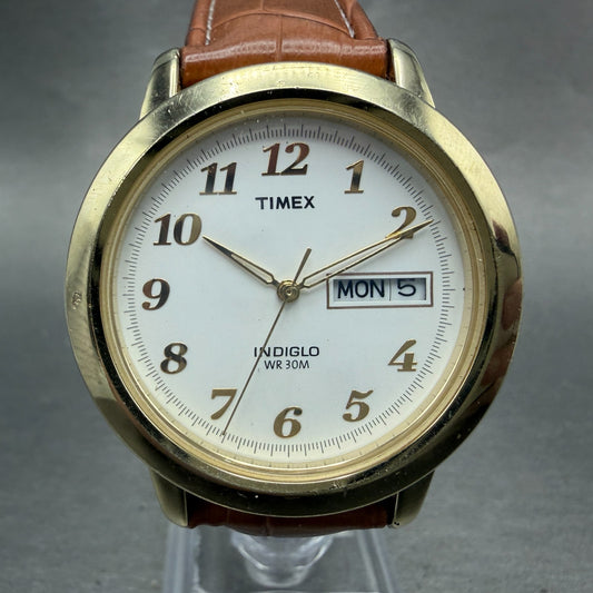 Timex Easy Reader Watch Men 37mm White Dial Gold Tone Round Daydate New Battery0