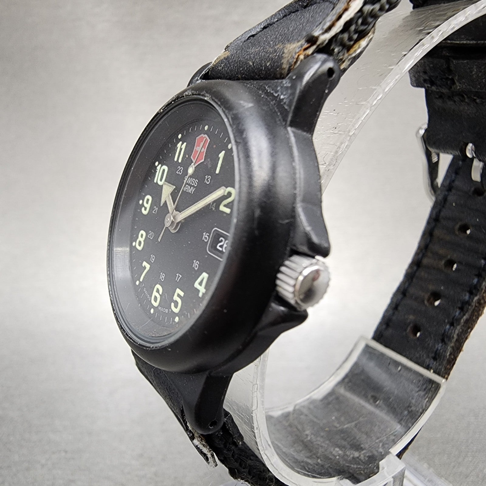 Victorinox Swiss Army Renegade Watch Women 30mm Black Dial Black Tone Date Runs12
