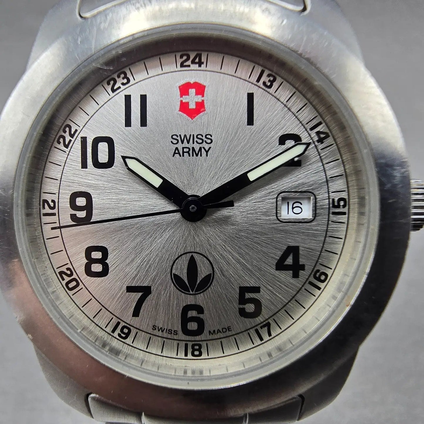 Victorinox Swiss Army Field Watch Women 30mm Silver Dial Steel Date New Battery1