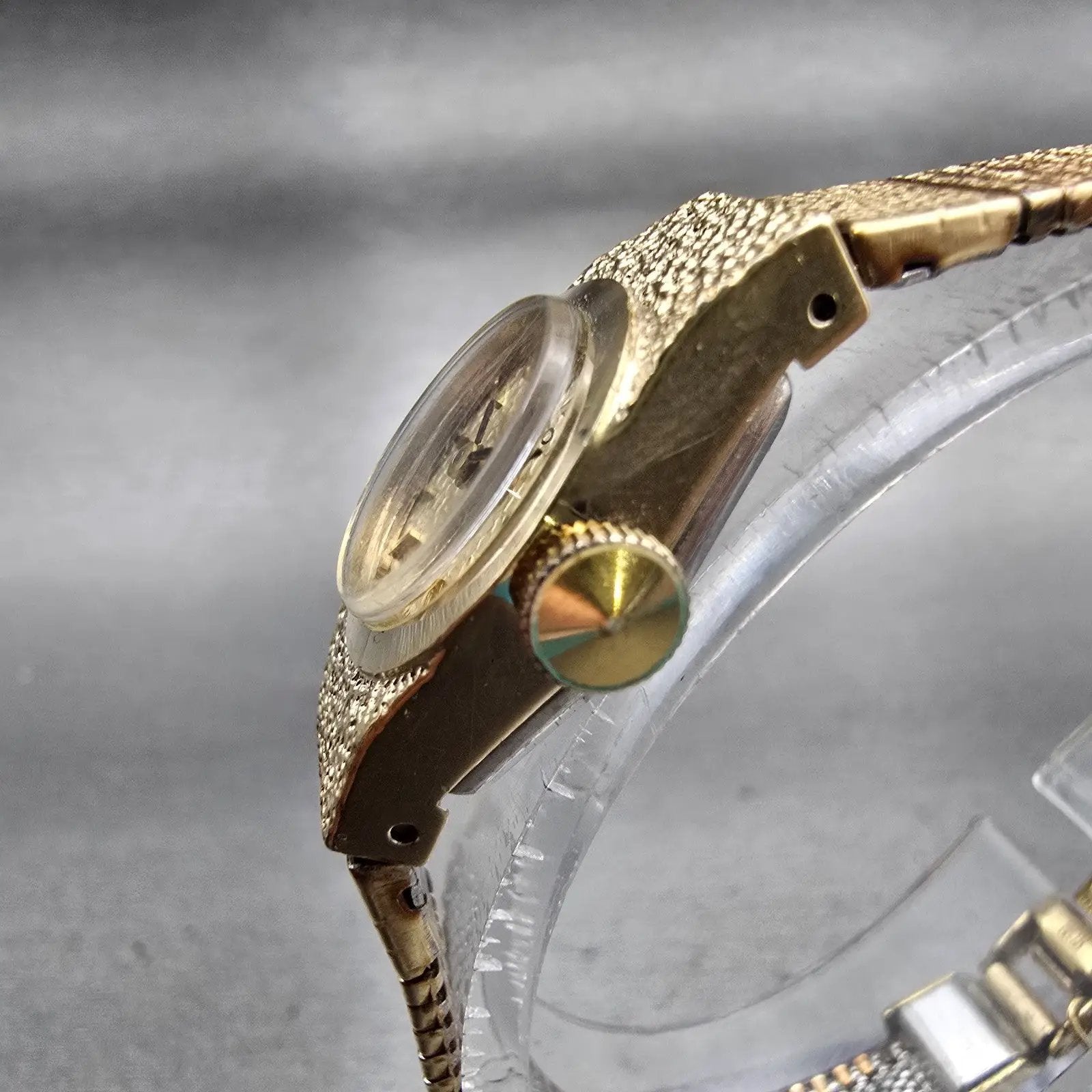 Seiko Watch Women 16mm Gold Dial Gold Tone Round  Manual Wind Works VTG 11-04592