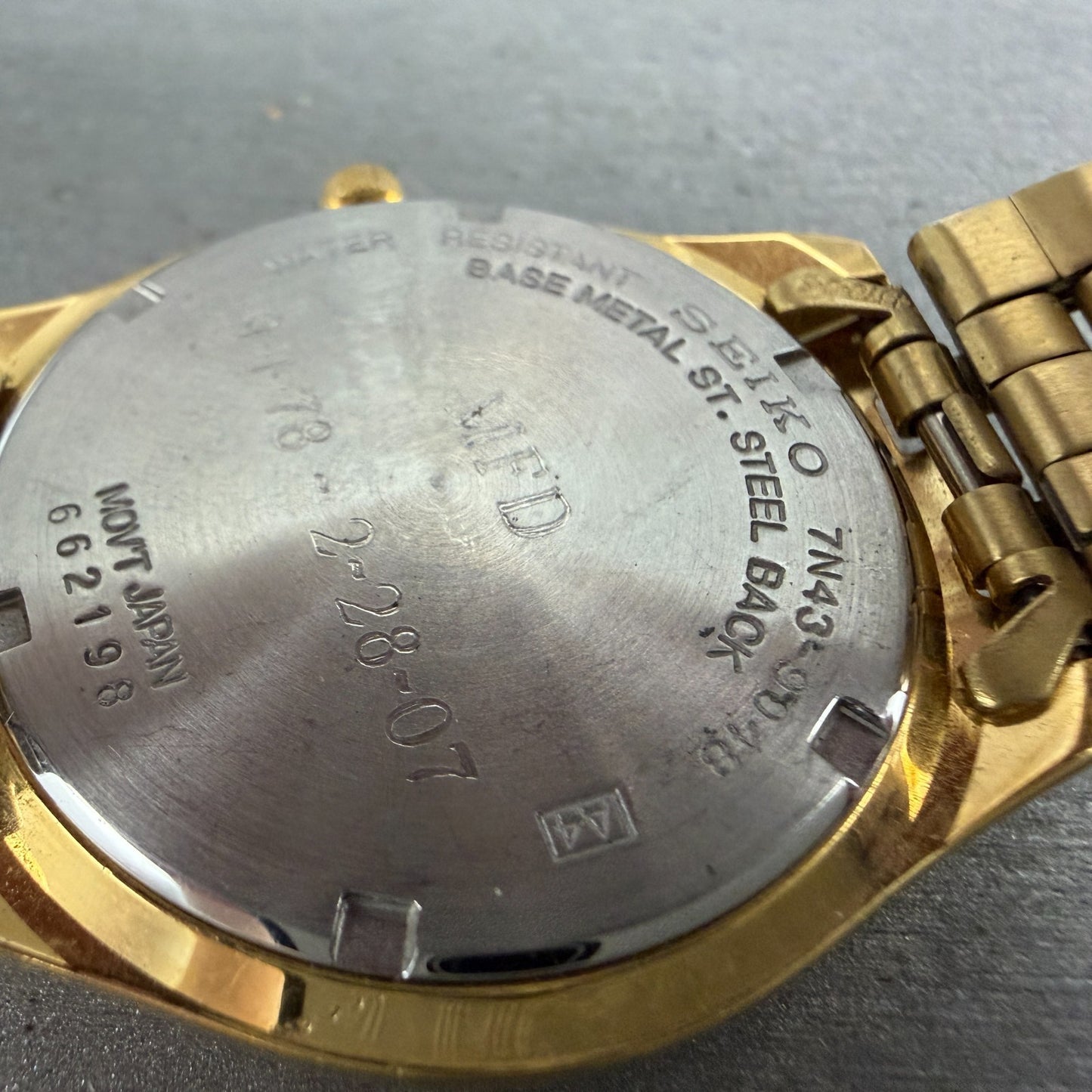 Seiko watch Men 36mm Gold Dial Gold Tone Daydate Round 7n43-9048 New Battery9