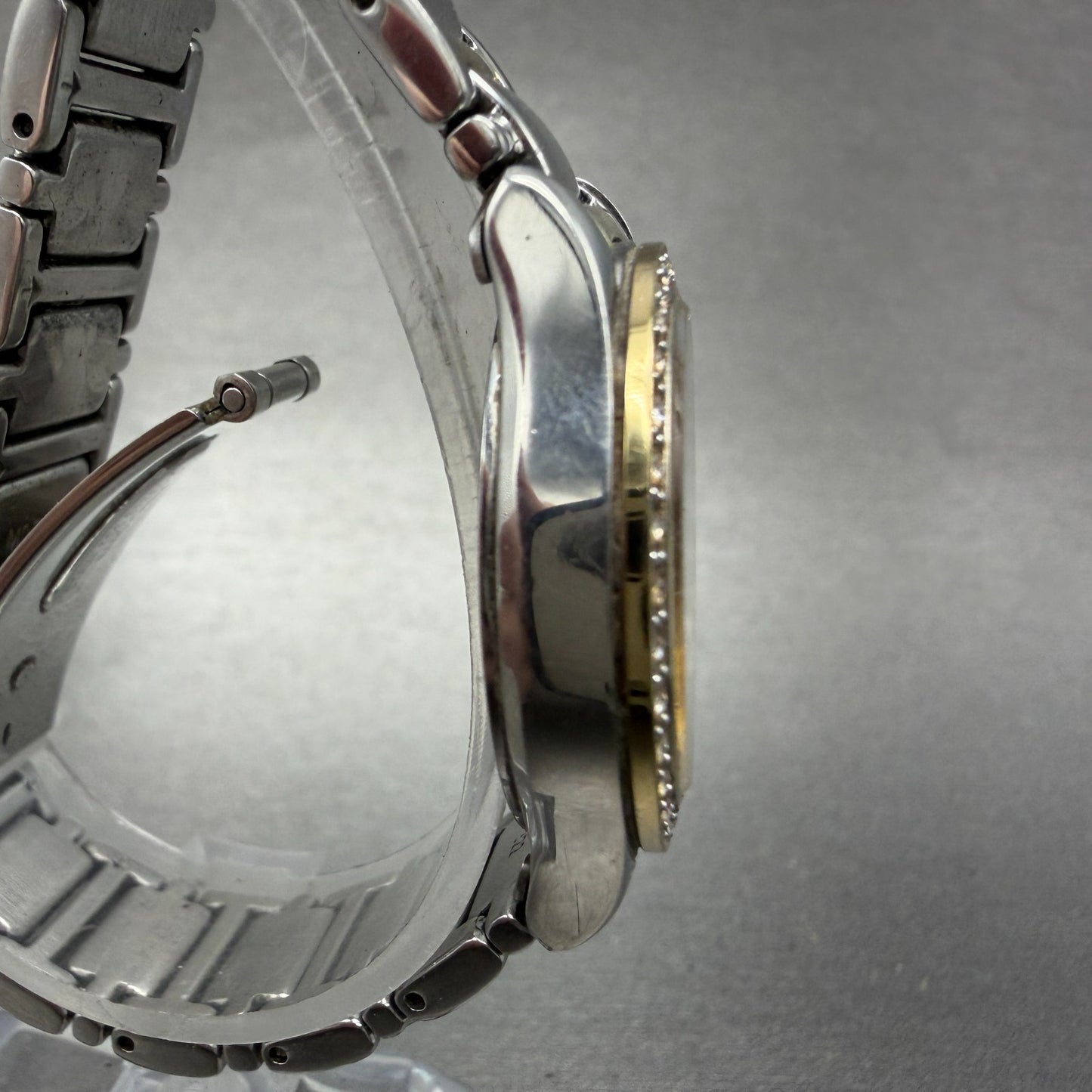 Seiko Solar Watch Women 28mm MOP Dial Two Tone Date Round V137-0AA0 Runs Diamond3