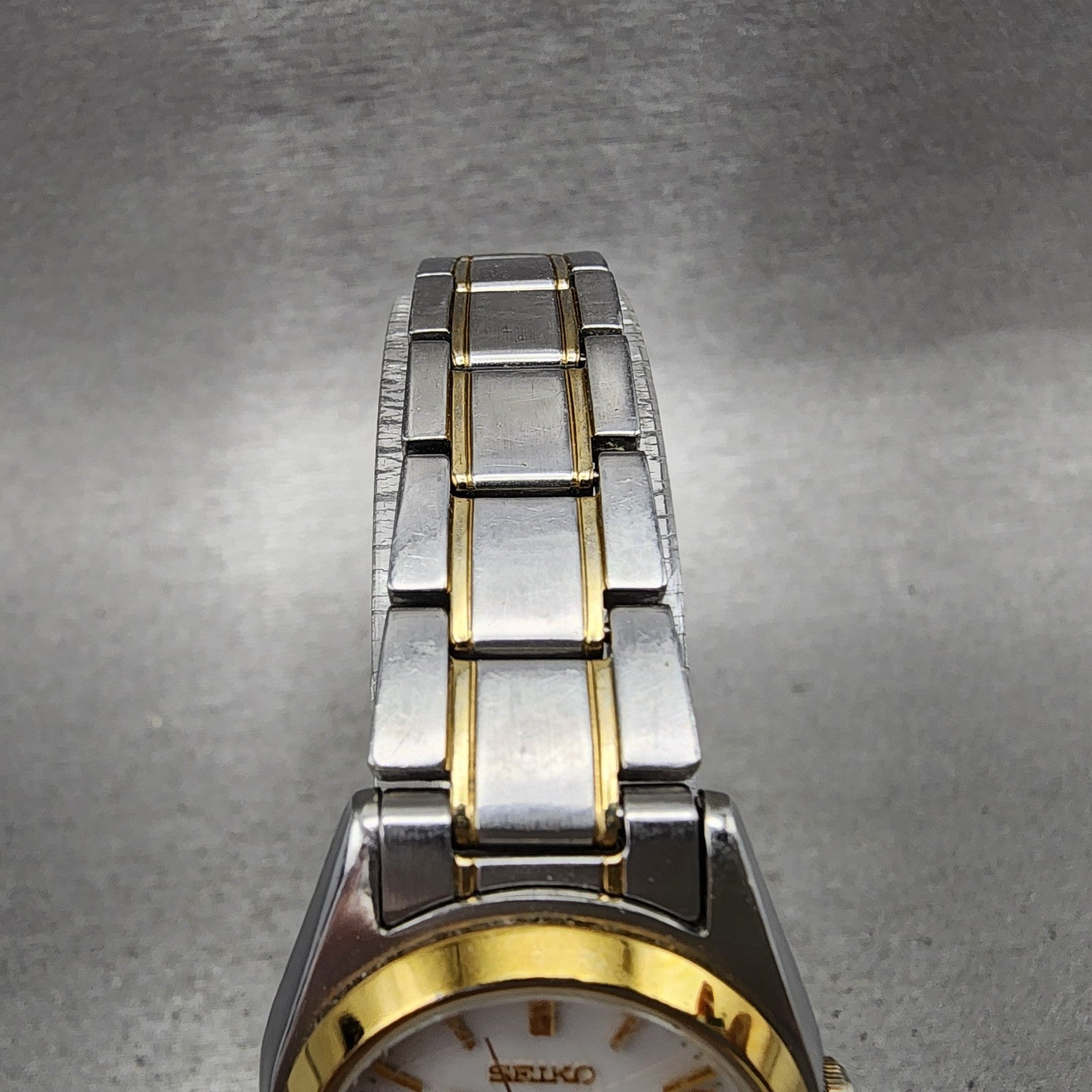 Seiko Solar Watch Women 25mm White Dial Two Tone Daydate Round V1380AA0 Runs4