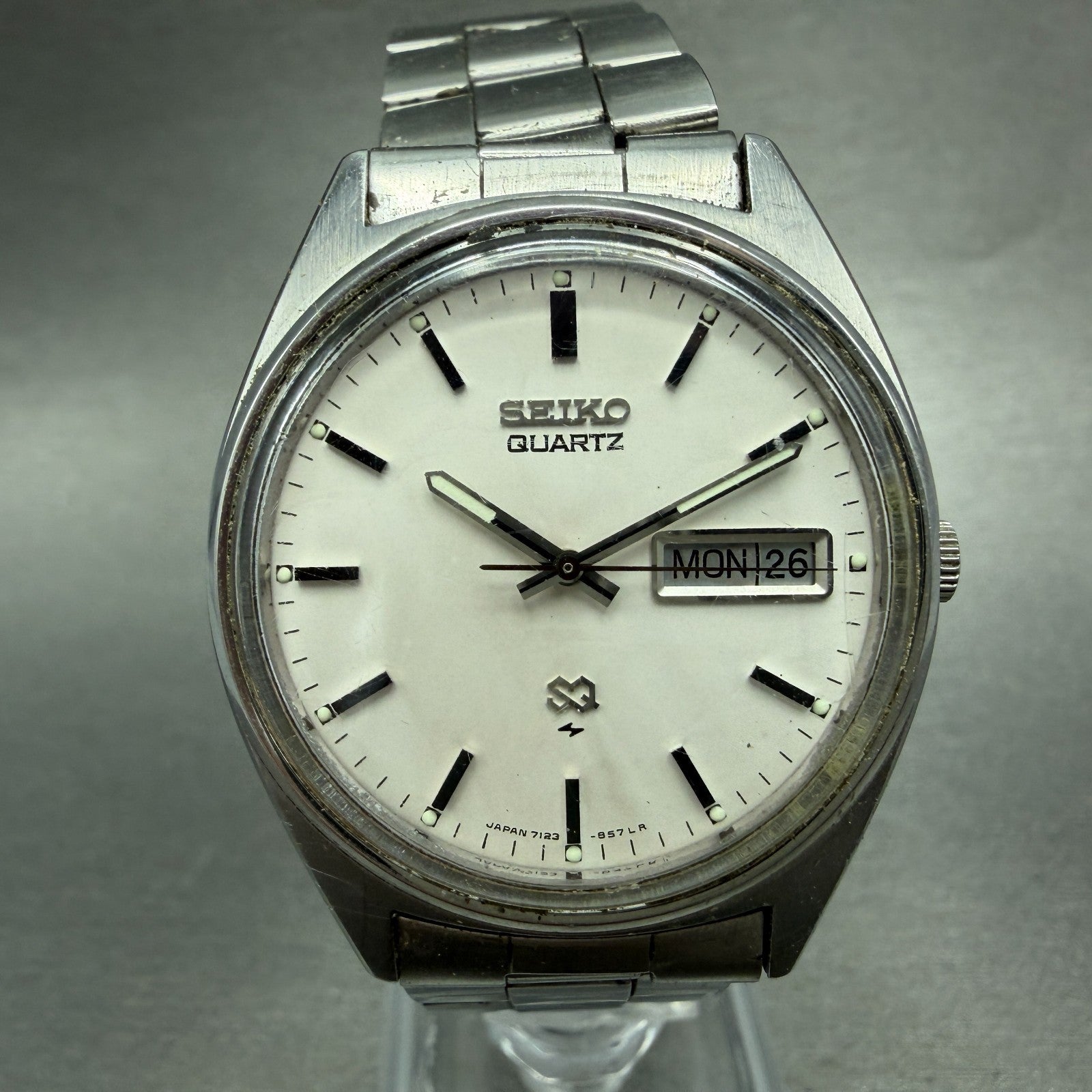 Seiko SQ Watch Men 35mm White Dial Silver Tone Daydate Round 7123-8429 New Batt0