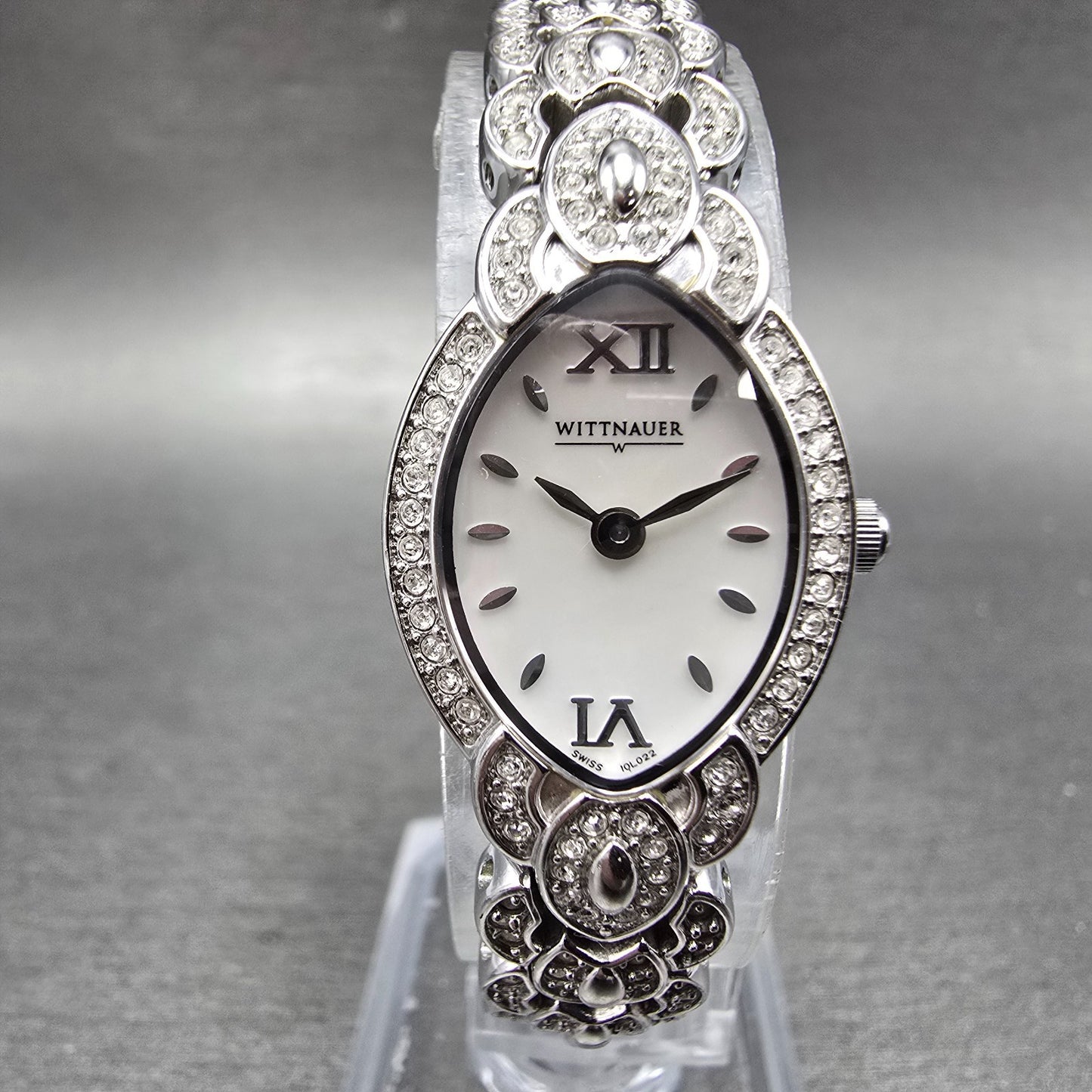 Wittnauer Watch Women 17mm MOP Dial Silver Tone Crystal Bezel Oval New Battery0