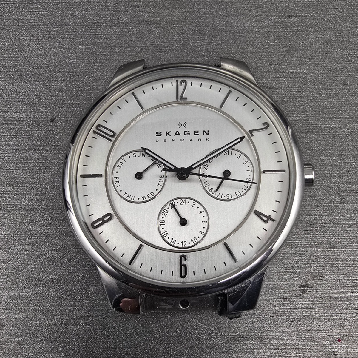 Skagen Watch Men 38mm Silver Dial Silver Tone Daydate 331XLSLC4 New Battery READ0