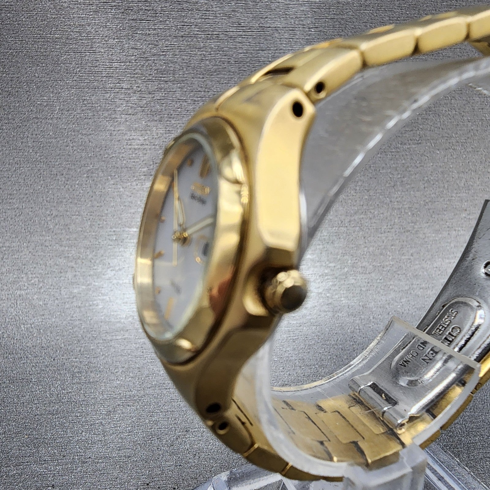 Citizen ecoDrive WR 100 Watch Women 26mm Silver Dial Gold Tone Daydate Runs2