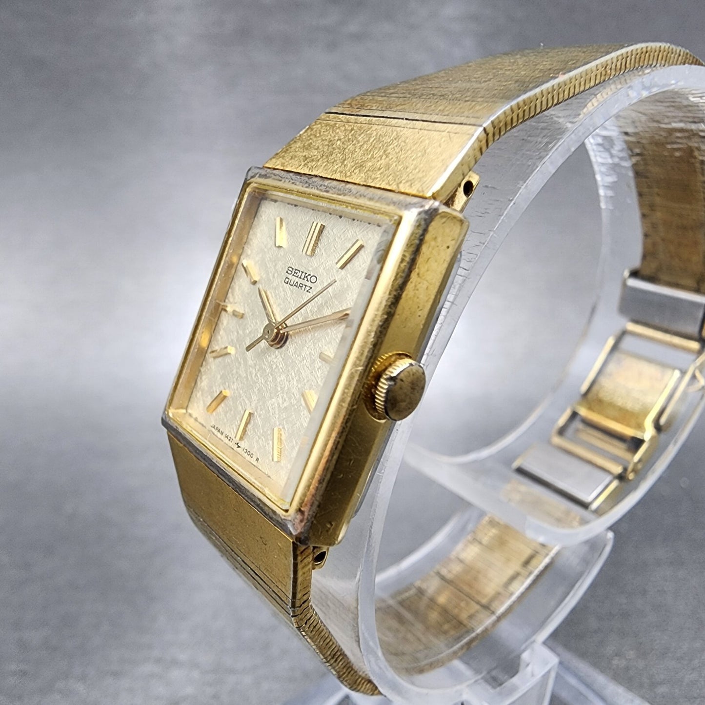 Seiko Tank Watch Women 17mm Champagne Dial Gold Tone Rectangle 14215779 NewBat2