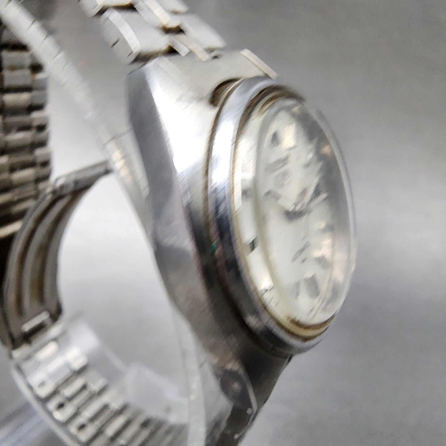 Seiko 5 Automatic Watch Women 26mm Silver Dial Silver Tone Daydate 42060010 Run3
