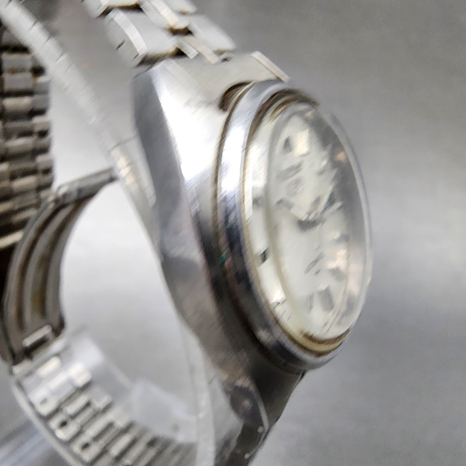 Seiko 5 Automatic Watch Women 26mm Silver Dial Silver Tone Daydate 42060010 Run3