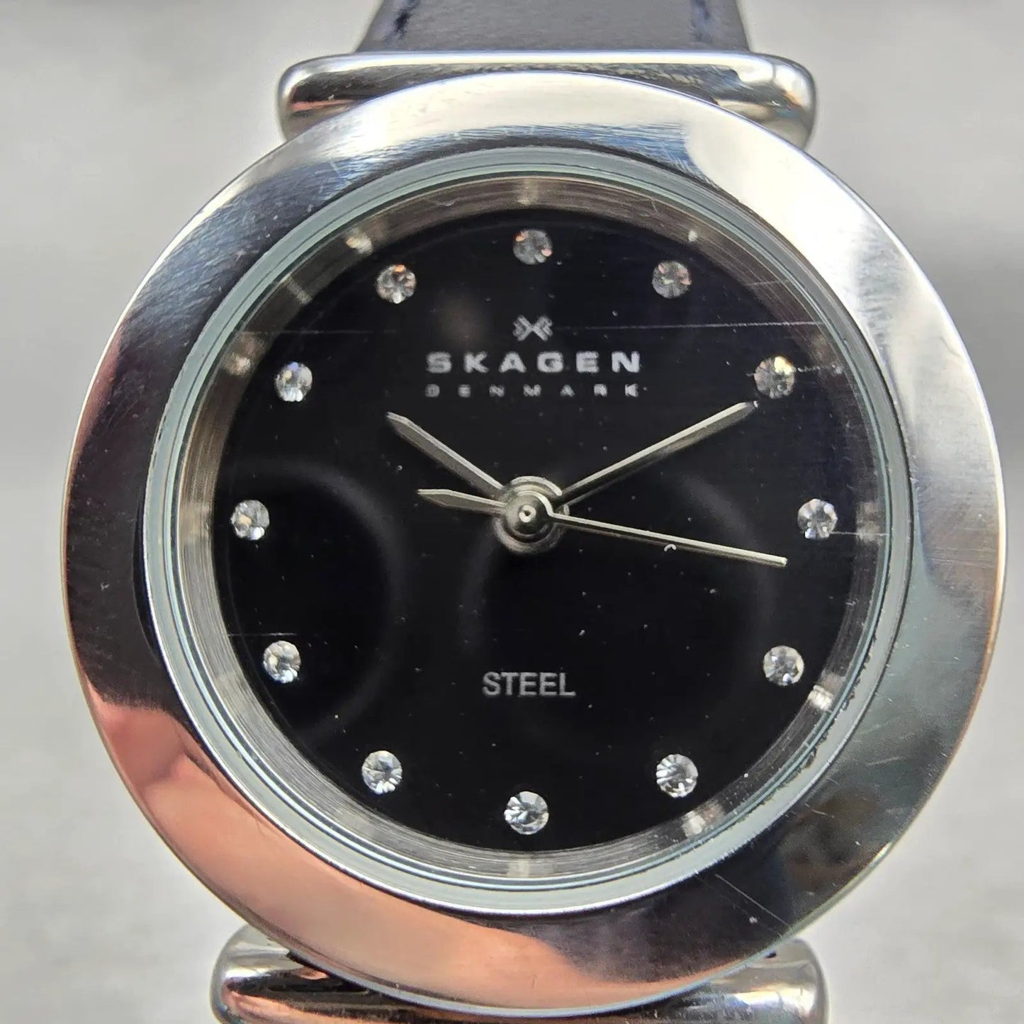 Skagen Watch Women 25mm Black Dial Silver Tone Round 107SSLB New Battery Leather1