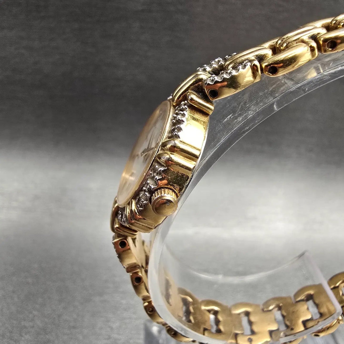 Bulova Watch Women 21mm White Dial Gold Tone Gemmed Round 98R06 New Battery2