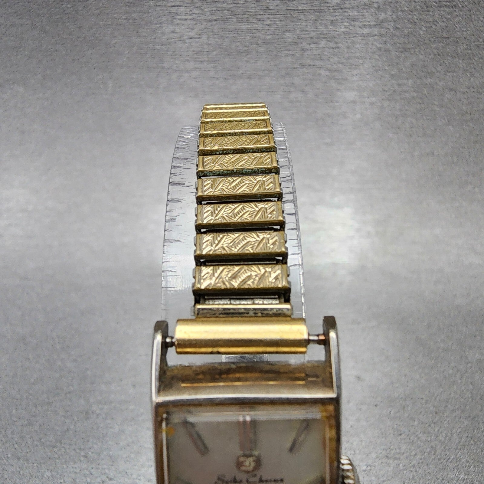 Seiko Chorus Tank Watch Women 17mm Silver Dial Gold Tone Date Manual 210731404