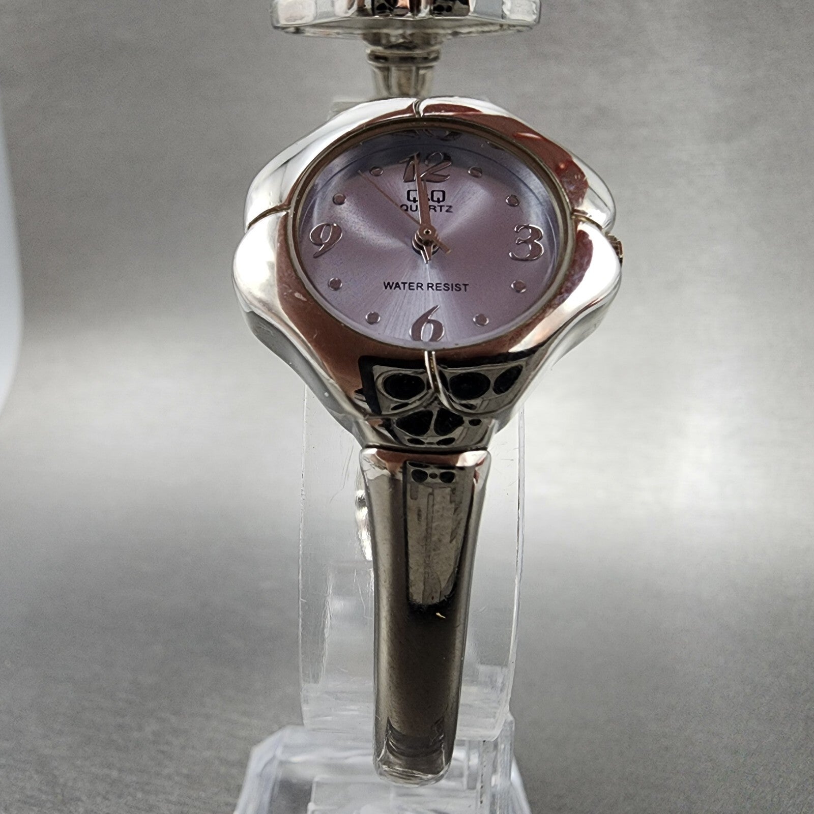Citizen Q&Q Flower Watch Women 25mm Silver Dial Silver Tone Bangle New Battery3
