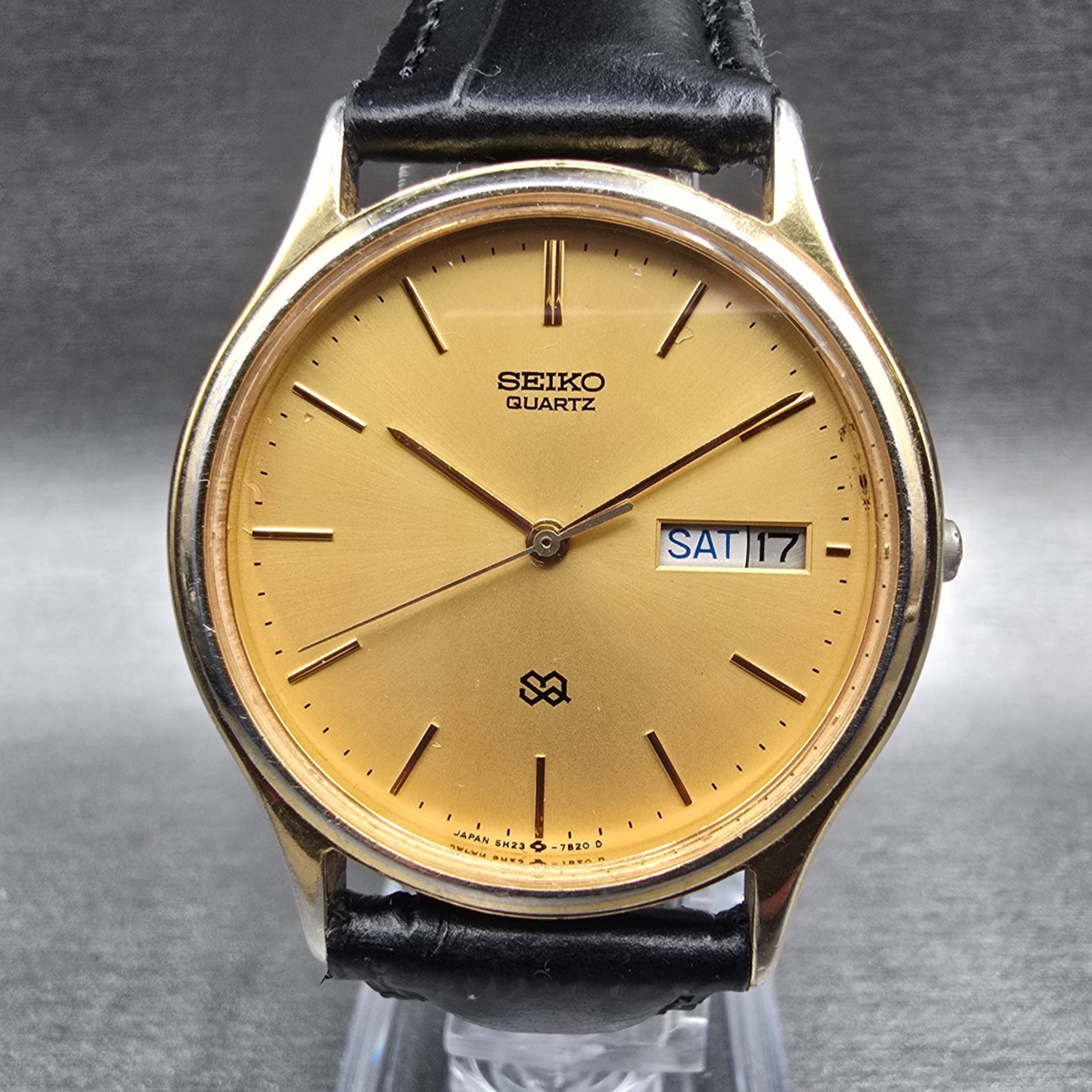 Seiko SQ Watch Men 33mm Gold Dial Gold Tone Daydate Round 5H23-7B09 New BatteryP0
