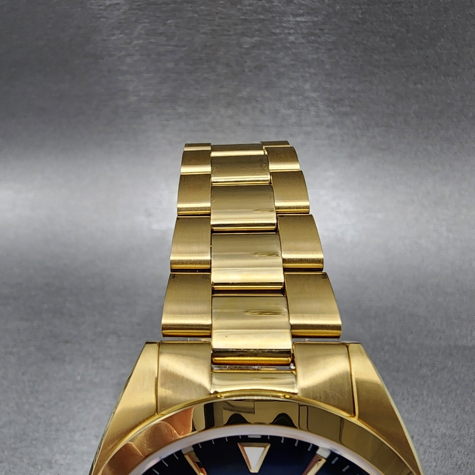 Movado Heritage Datron Watch Men 39mm Blue Dial Gold Tone Date Round 36501434