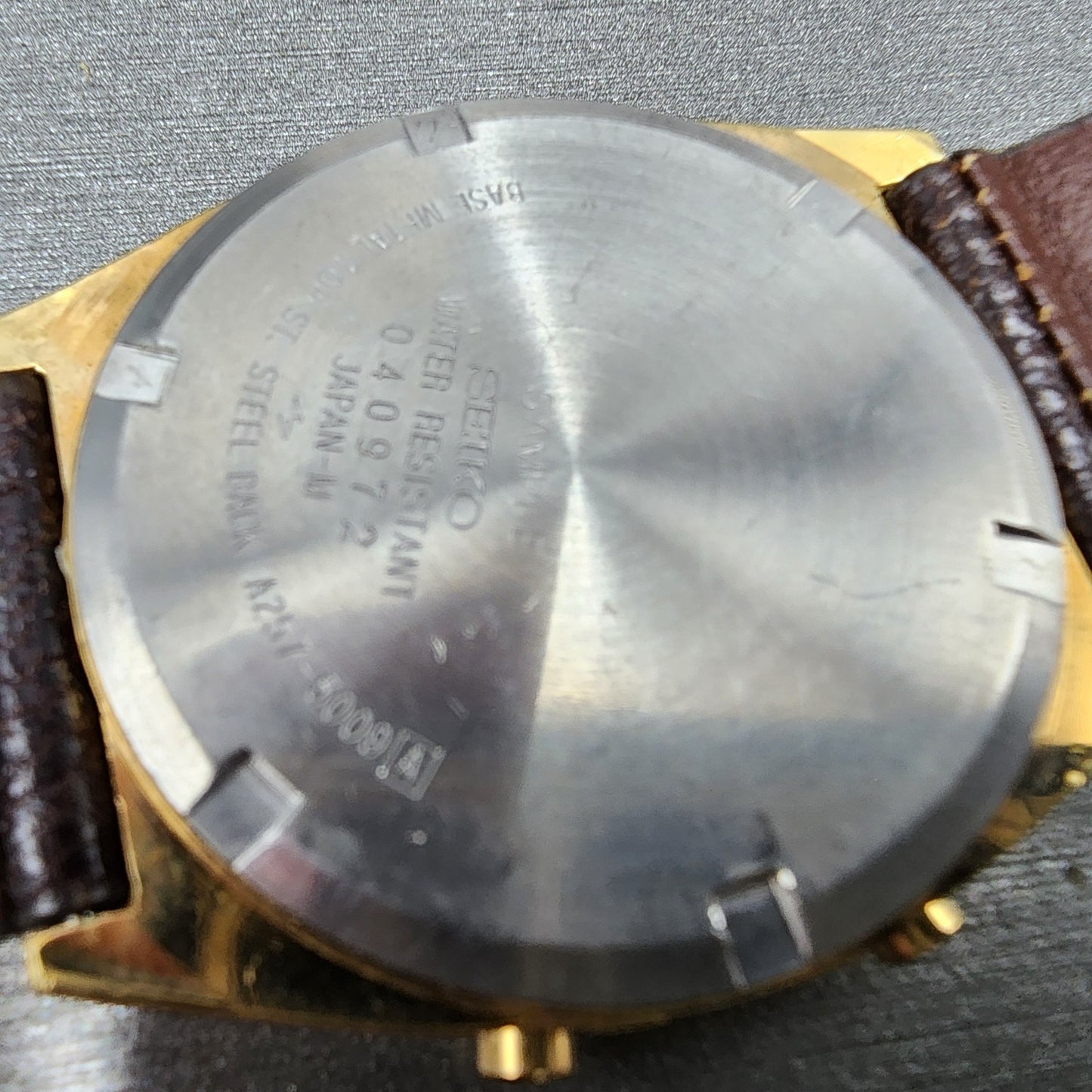 Seiko Digital Watch Men Gold Tone SAMPLE A2575009 NO MOVEMENT PARTS10