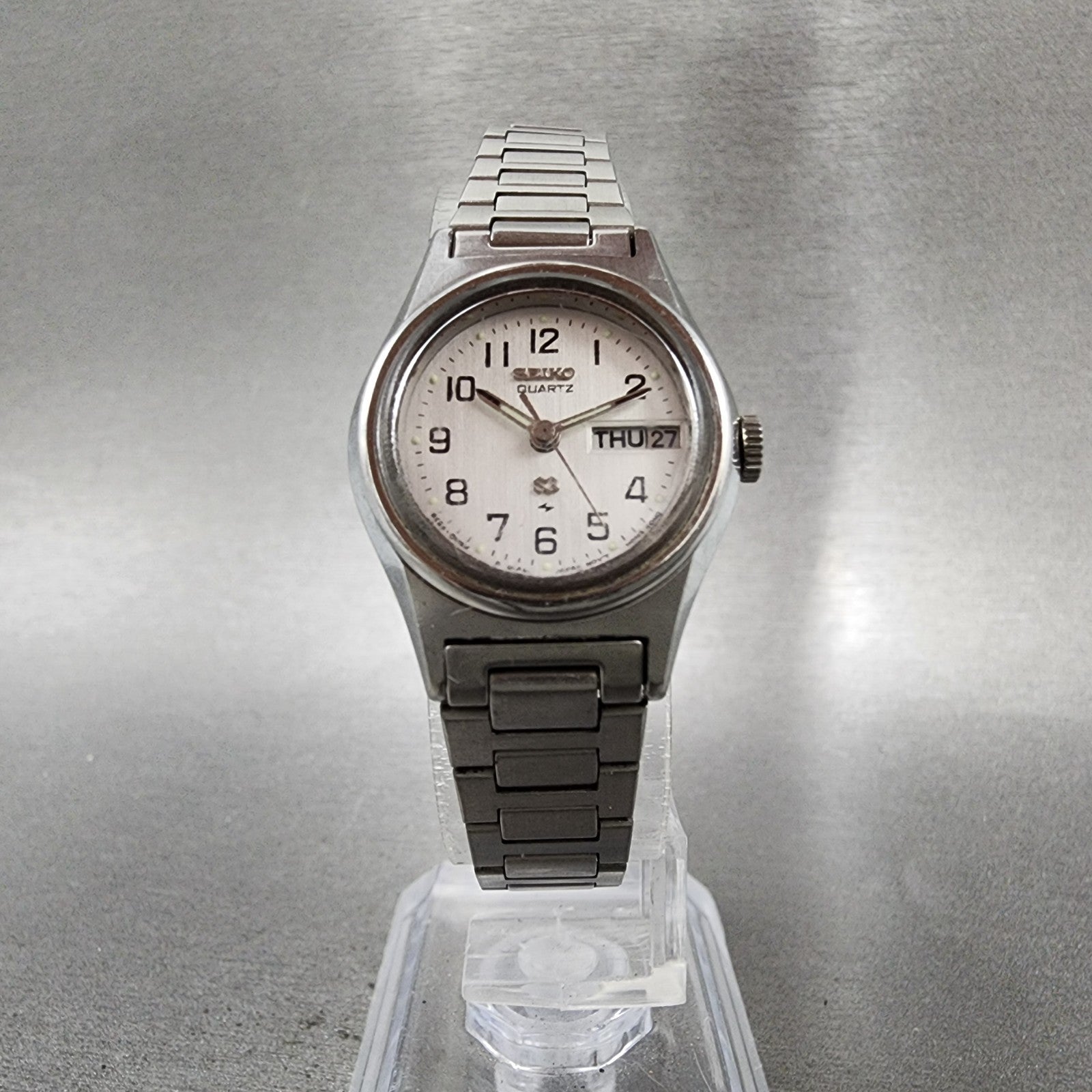 Seiko SQ Watch Women 23mm Silver Dial Silver Tone Daydate 85230039 New Battery5