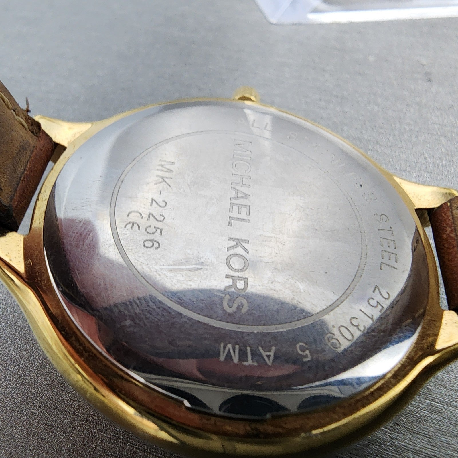Michael kors Runway Watch Women 42mm Gold Dial Gold Tone Round MK2256 New Batt9
