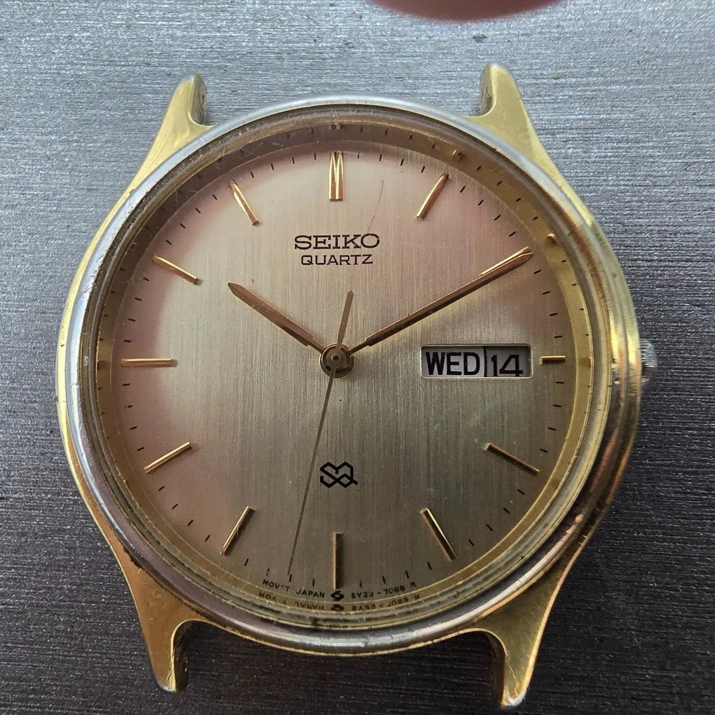 Seiko SQ Watch Men 34mm Champagne Dial Gold Tone Daydate READ!! 5y23-7030 NewBat1