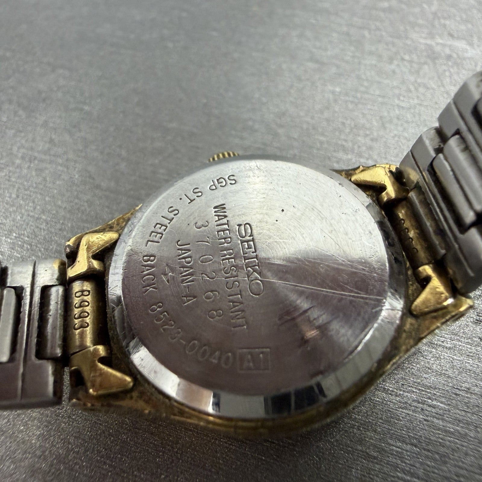 Seiko SQ Watch Women 23mm Champagne Dial Gold Tone Daydate 8523-0040 New Battery9