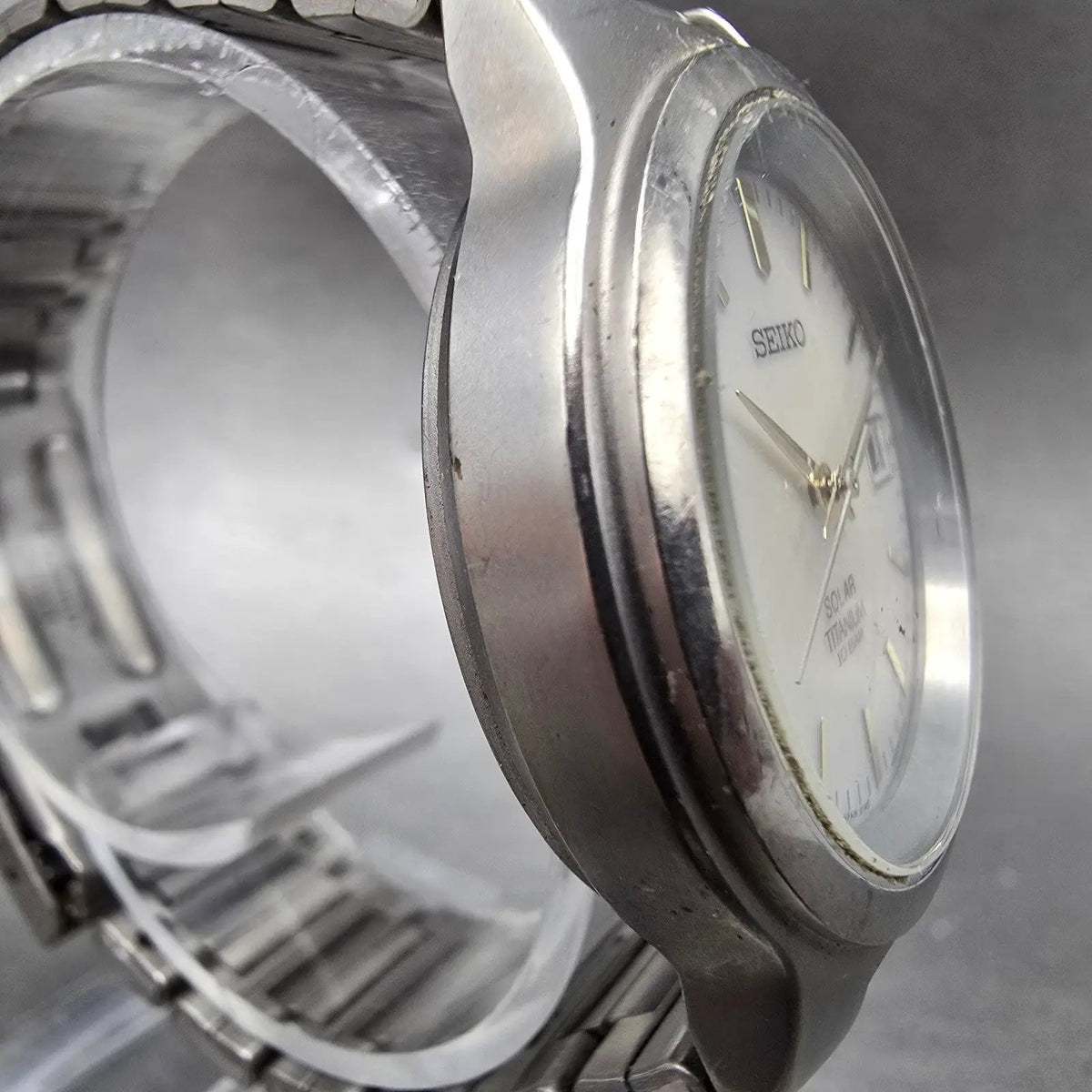Seiko Solar Watch Men 35mm Gray Dial Titanium Date Round V145-0D60 Runs JDM3