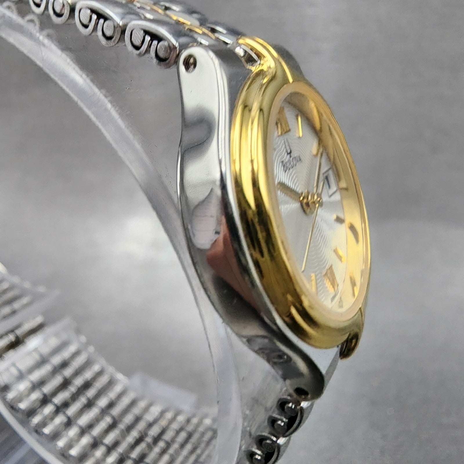 Bulova Watch Women 24mm White Dial two Tone Date Round 98M02 New Battery3