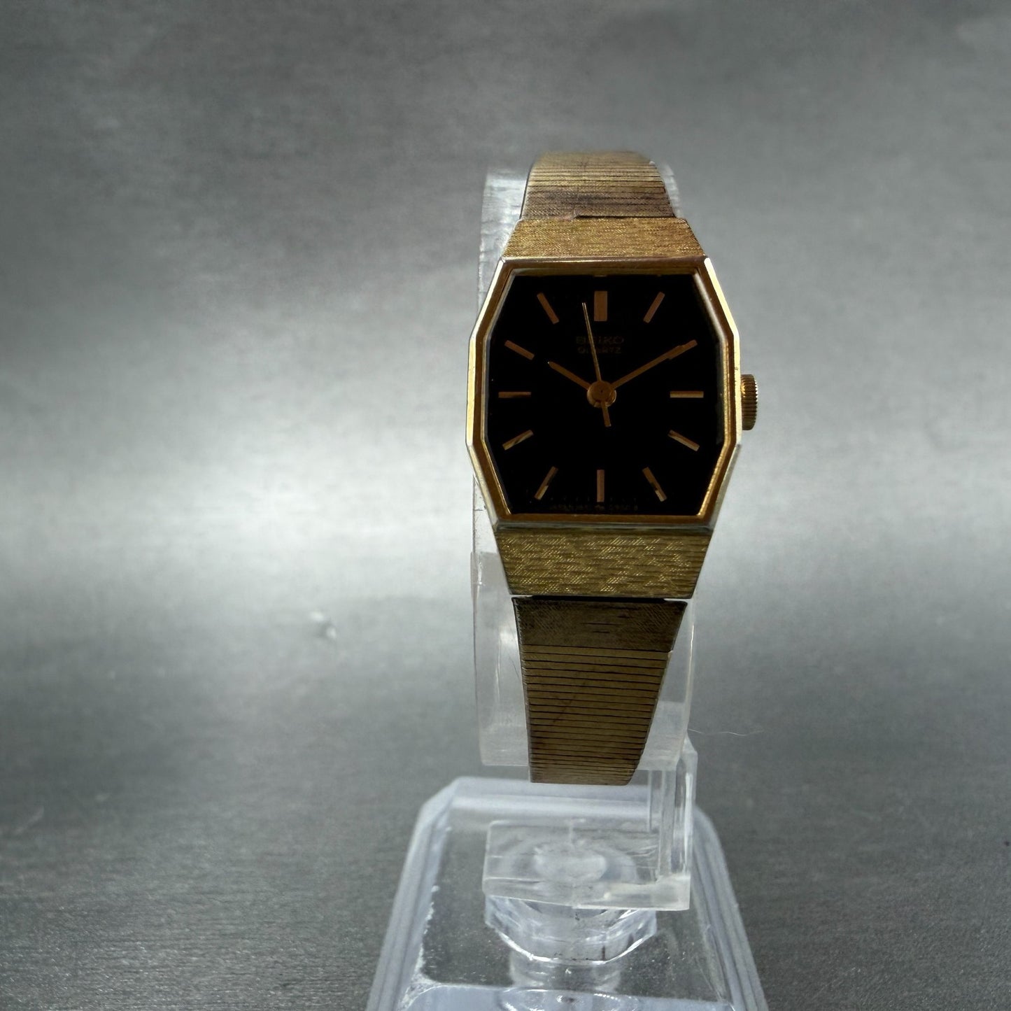 Seiko Watch Women 17mm Black Dial Gold Tone Octagon 1421-5530 New Battery5
