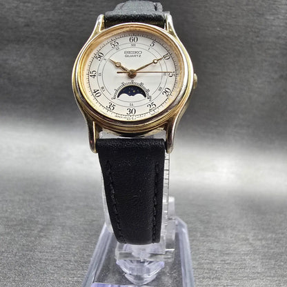 Seiko Moon Phase Watch Women 25mm White Dial Gold Tone Round 4K22-0049 New Batt5