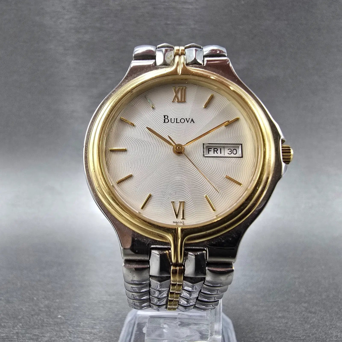 Bulova Watch Men 34mm White Dial Two Tone Daydate 98C02 Round VTG PARTS6
