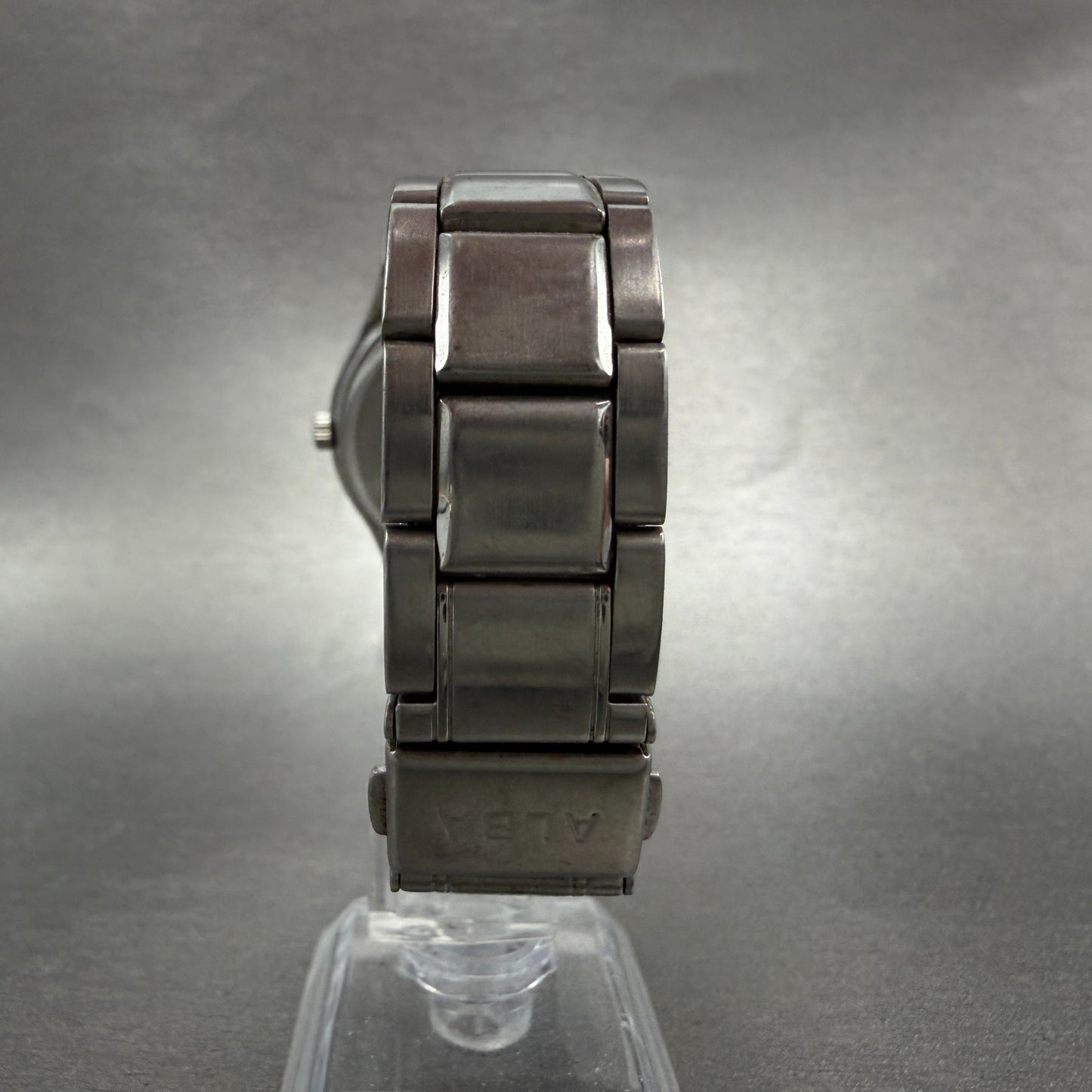 Seiko Alba Solar Watch Men 36mm Silver Dial Silver Tone Daydate V158-0AX0 Runs7